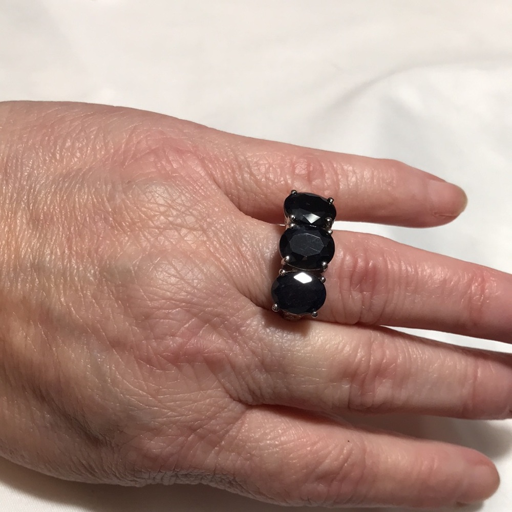 🌹Midnight Sapphire 3 stone Ring - Picture 5 of 8